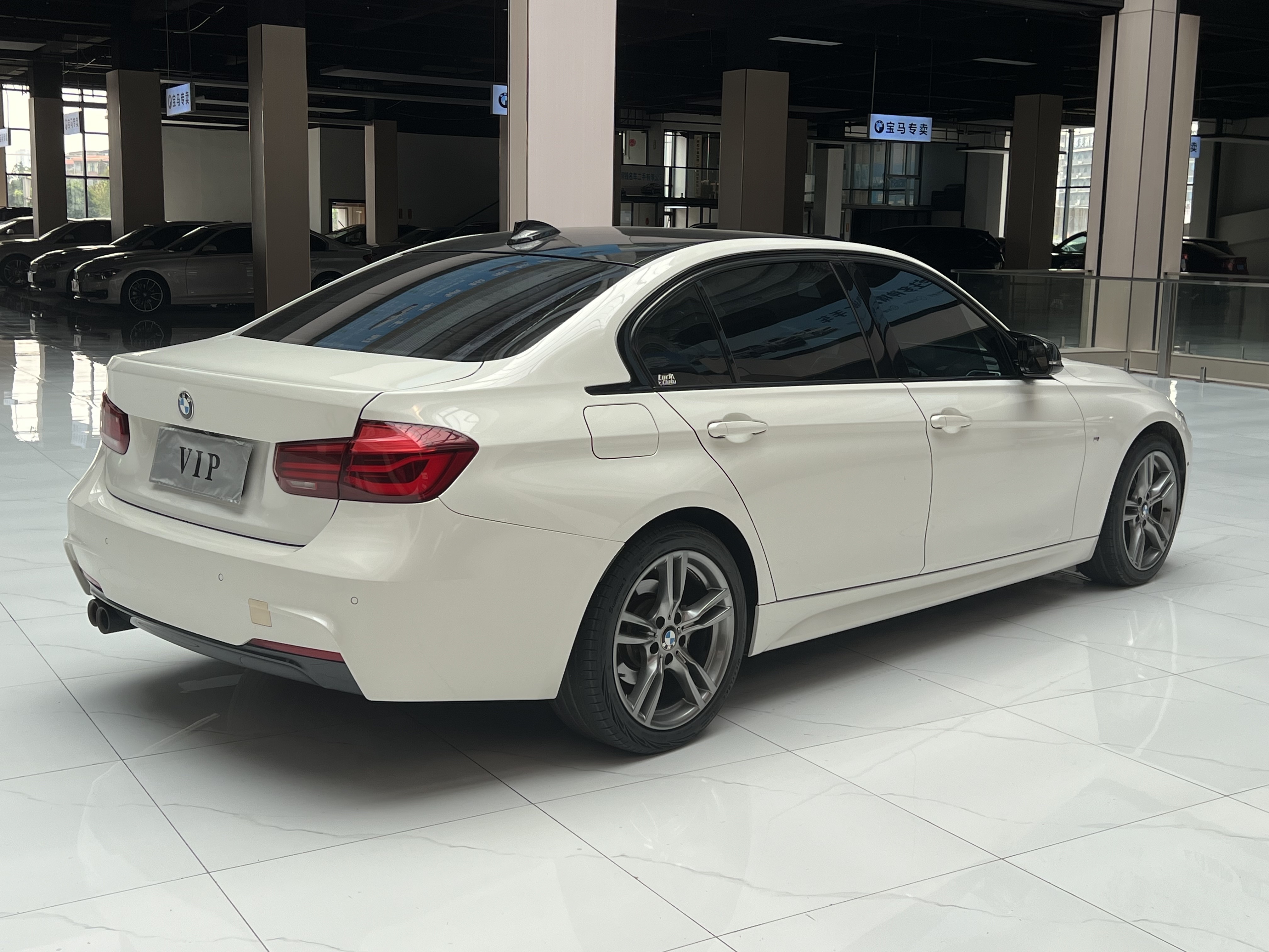 BMW 3 Series 2019 #10 BMW 3 Series 2019 car image #10