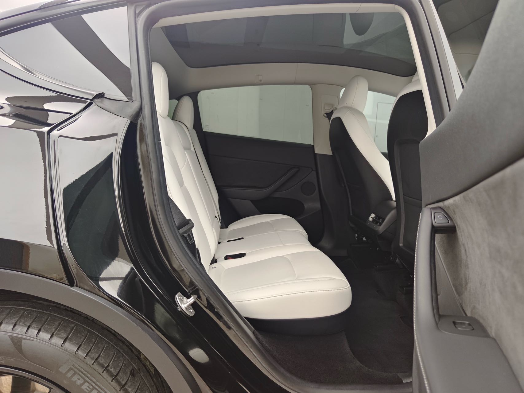 Tesla Model Y 2023 #10 Tesla Model Y 2023 car image #10