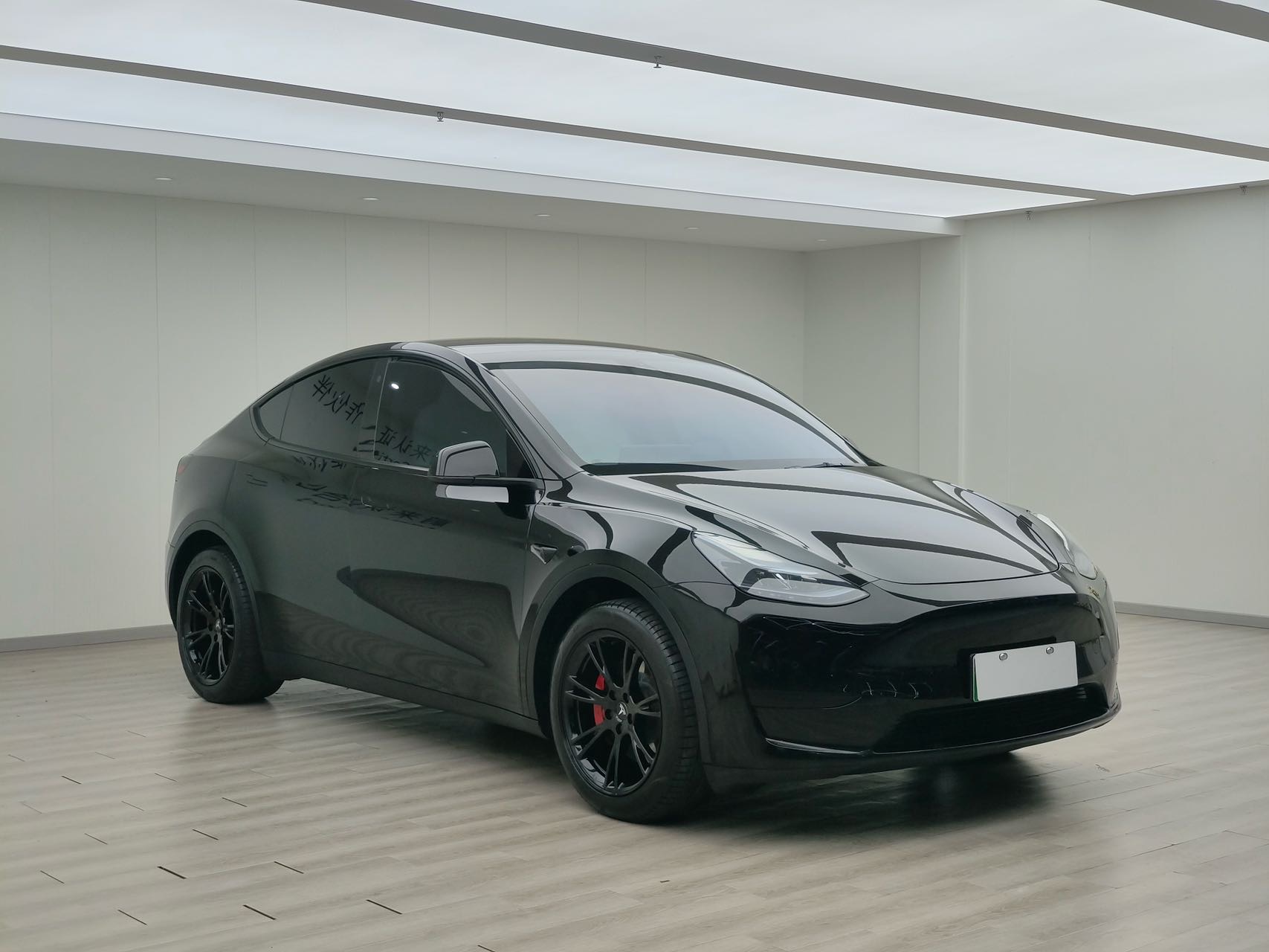 Tesla Model Y 2023 #5 Tesla Model Y 2023 car image #5