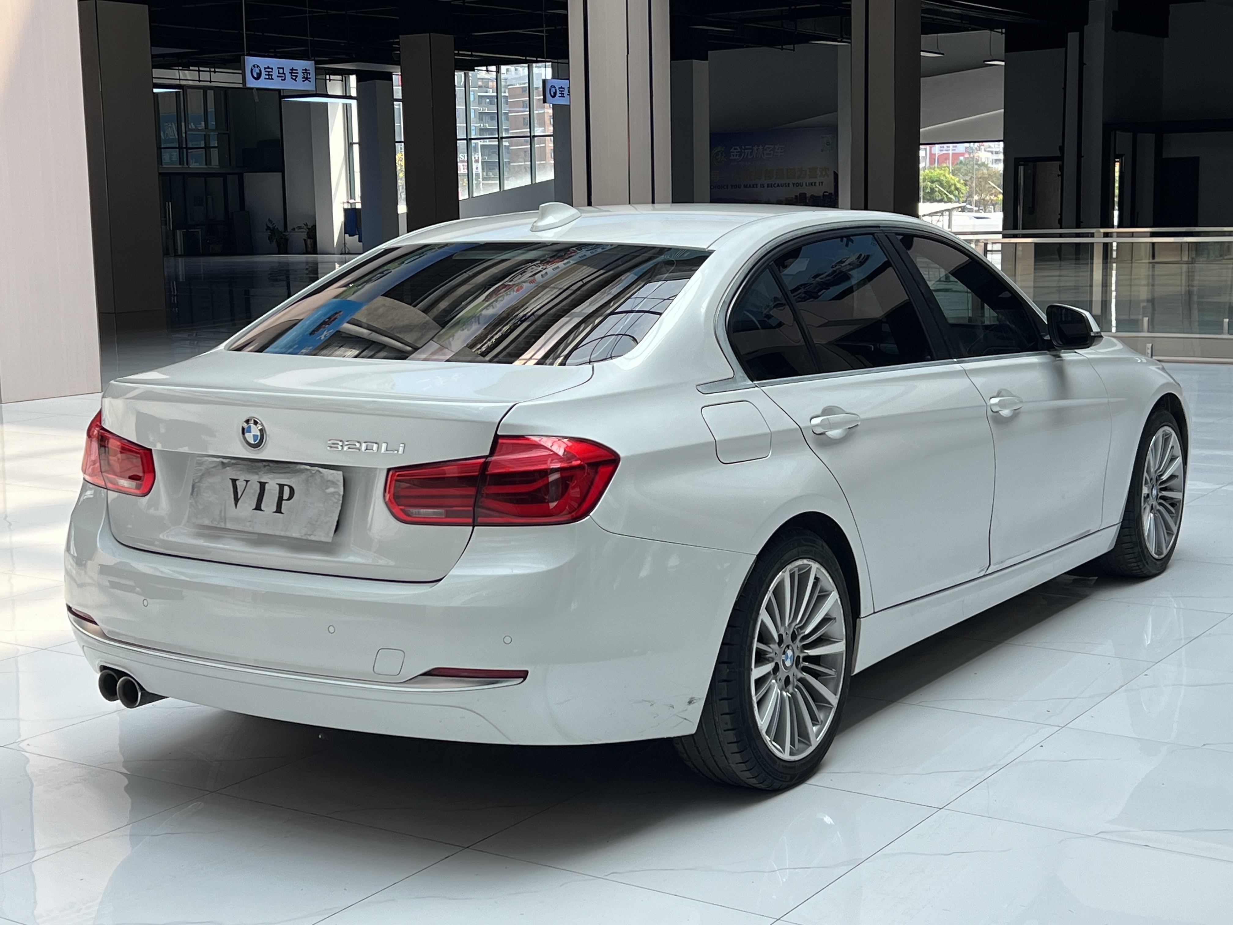 BMW 3 Series 2019 car image #8