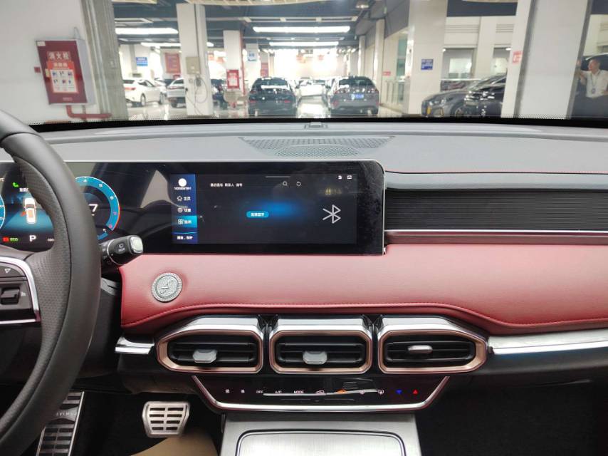 Jetour X70 PLUS 2023 car image #6