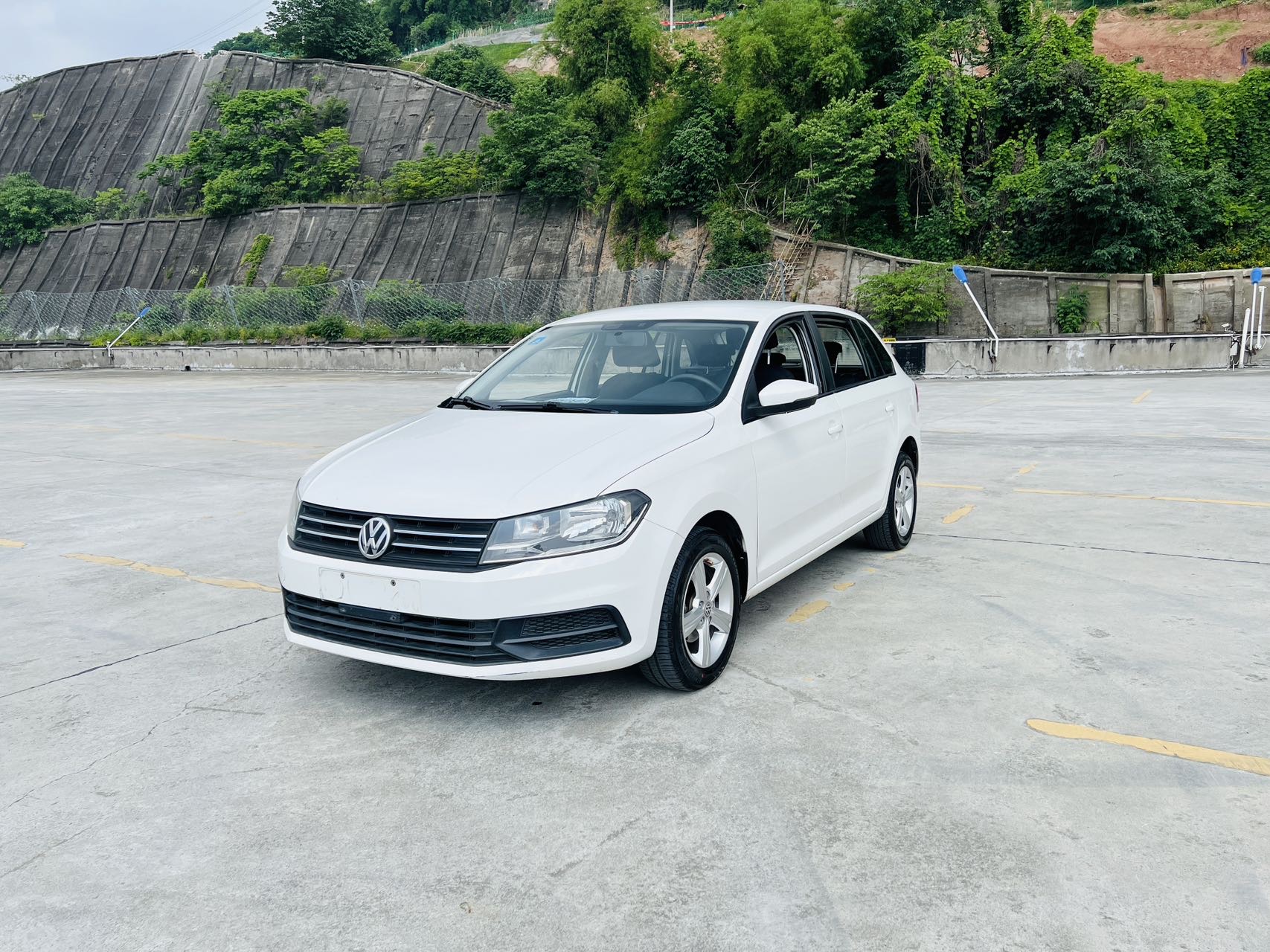 Volkswagen Santana 2017 car image #2