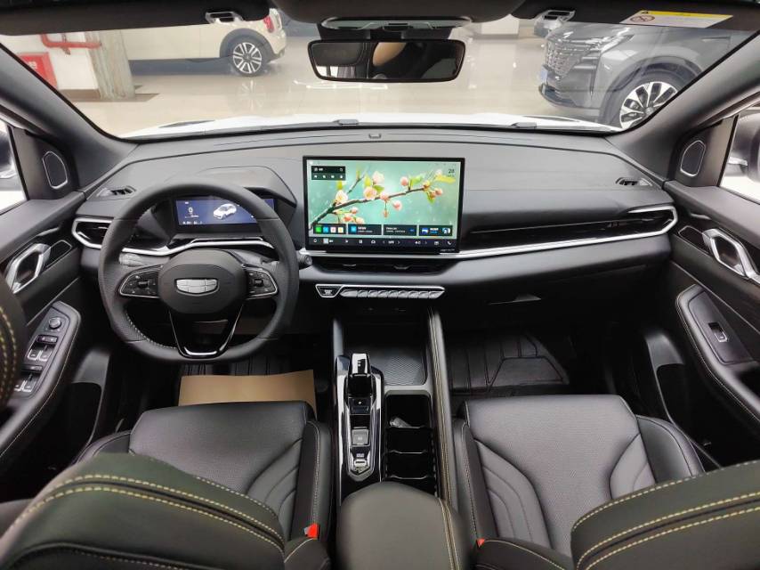 GEELY Coolray 2025 car image #6