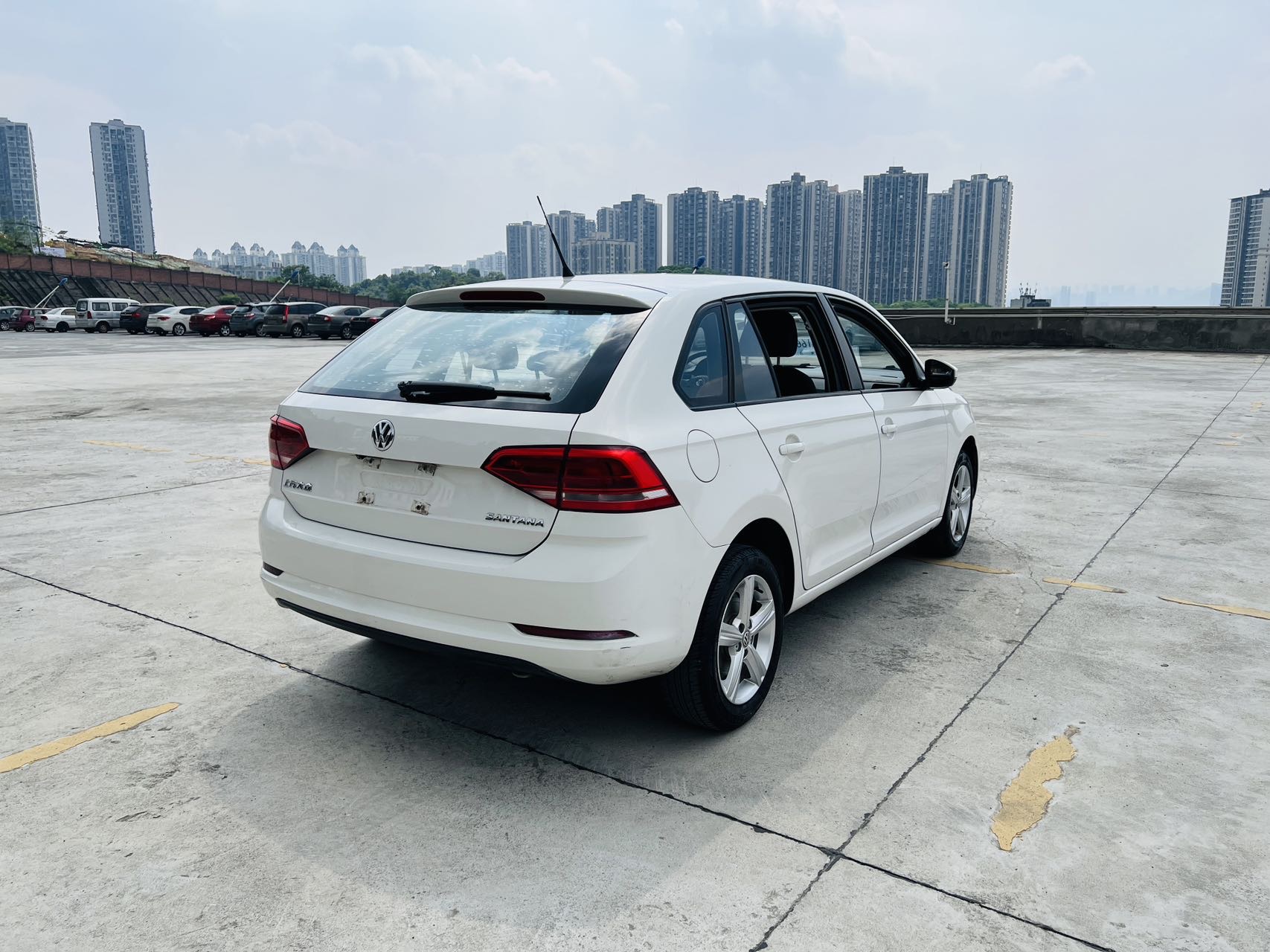 Volkswagen Santana 2017 car image #11