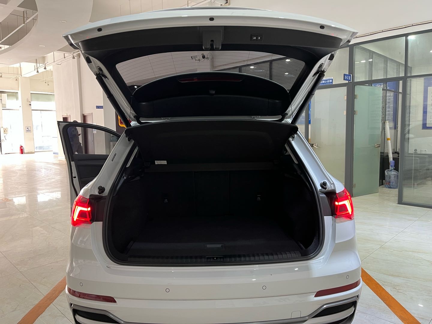 Audi Q3 2023 car image #17