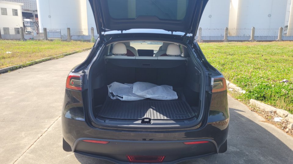 Tesla Model Y 2022 car image #22