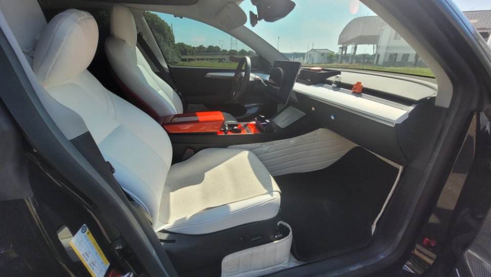 Tesla Model Y 2022 car image #19