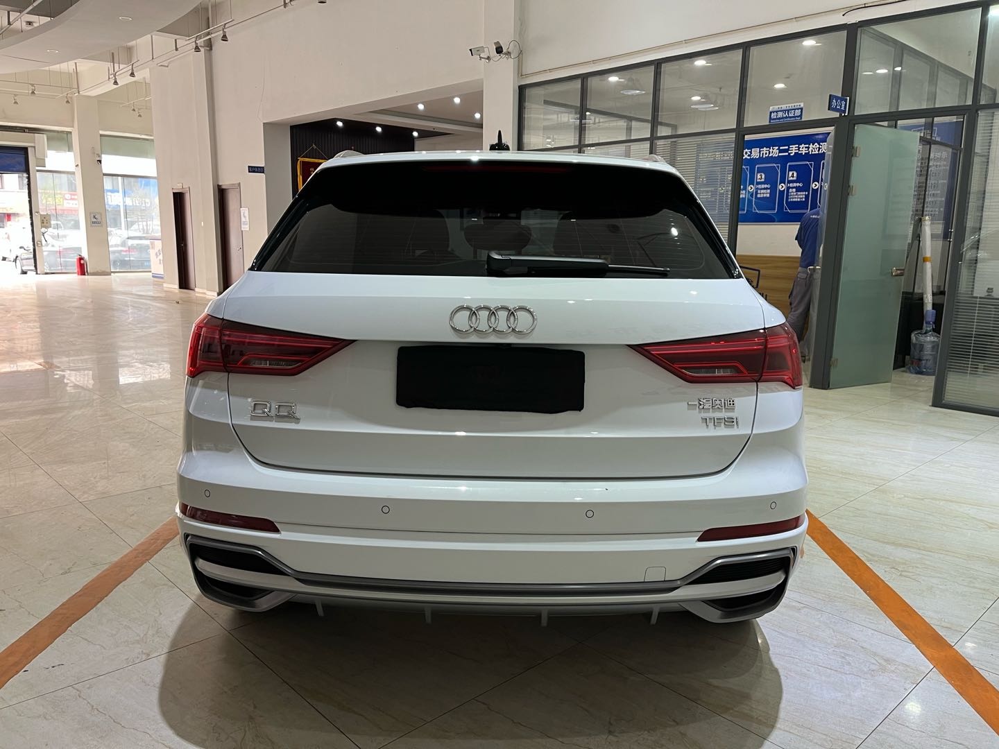 Audi Q3 2023 car image #7