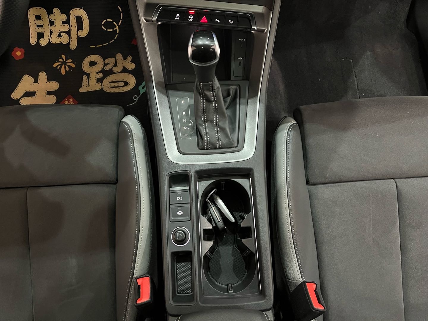 Audi Q3 2023 car image #14
