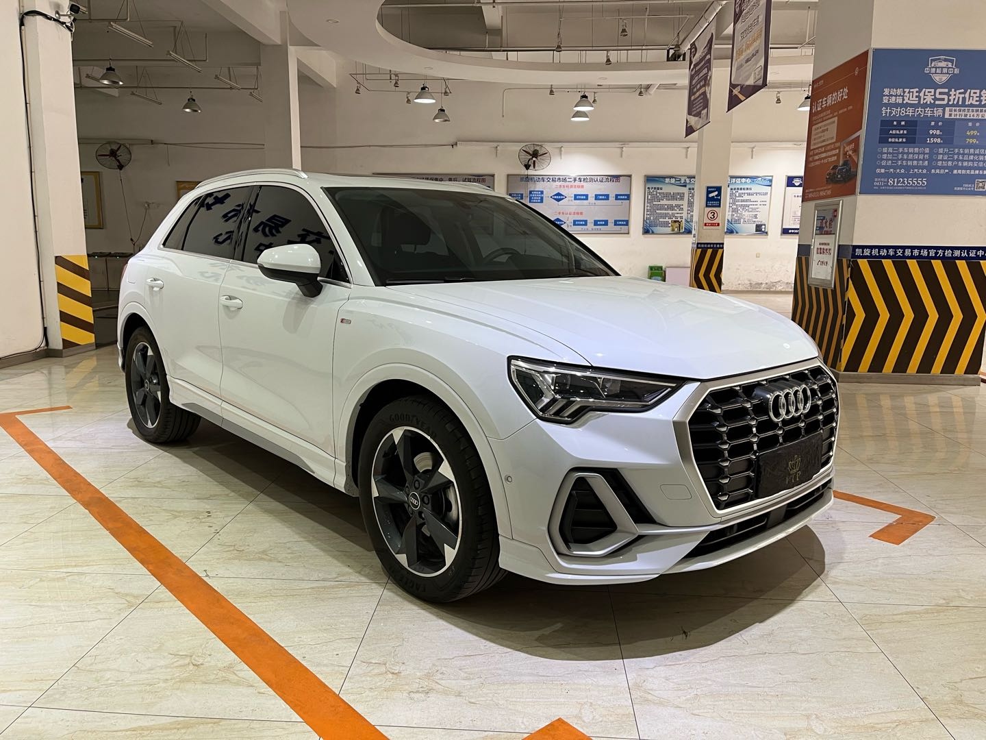 Audi Q3 2023 car image #5
