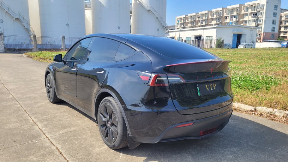 Tesla Model Y 2022 car image #25