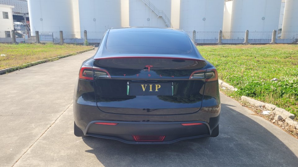 Tesla Model Y 2022 car image #24