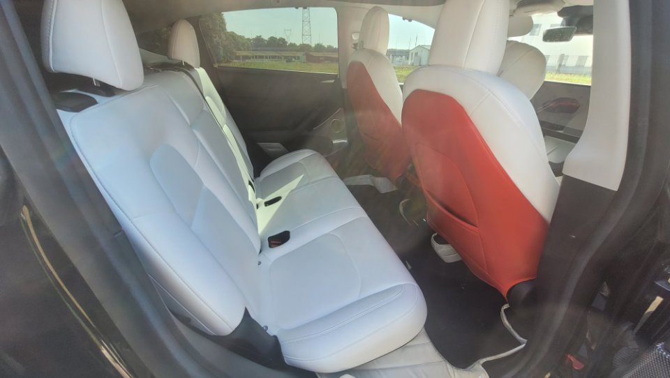 Tesla Model Y 2022 car image #21