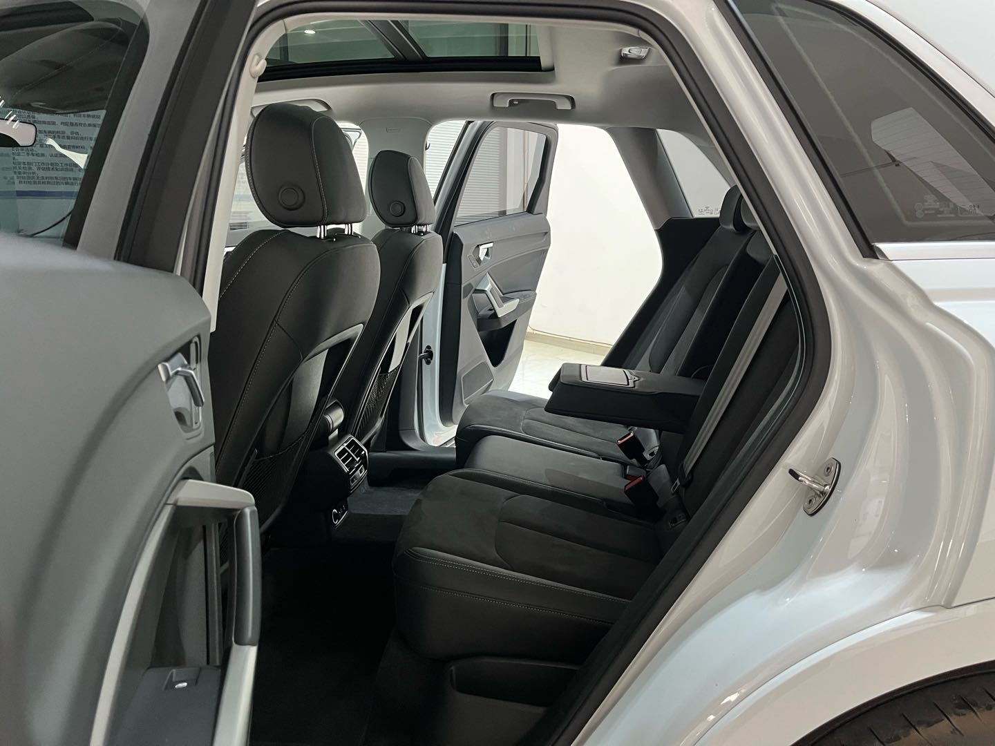 Audi Q3 2023 car image #11
