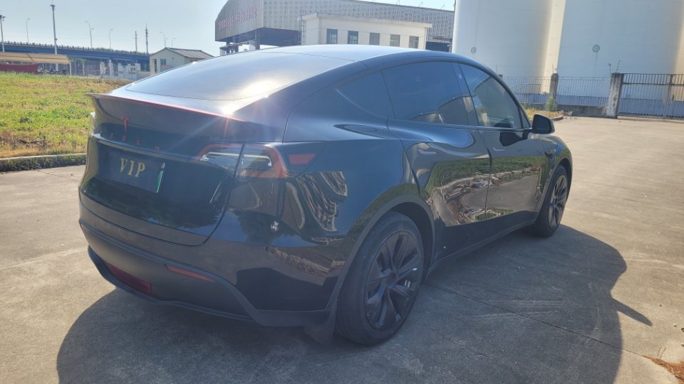 Tesla Model Y 2022 car image #23