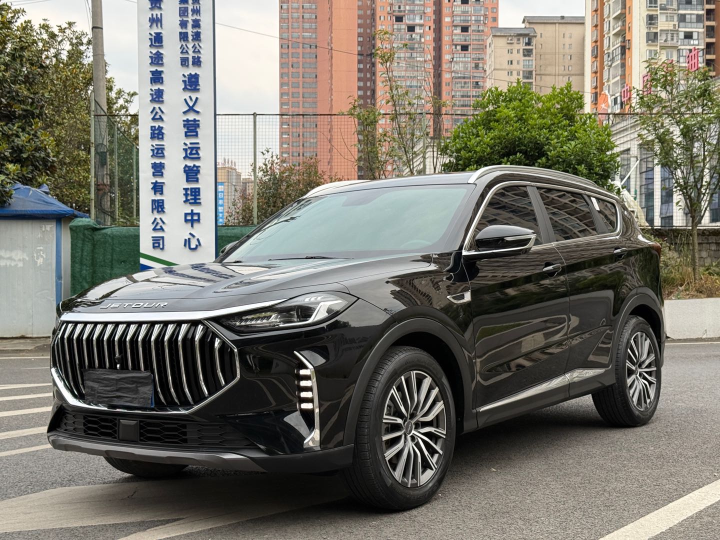 Jetour X70 PLUS 2023 car image #2