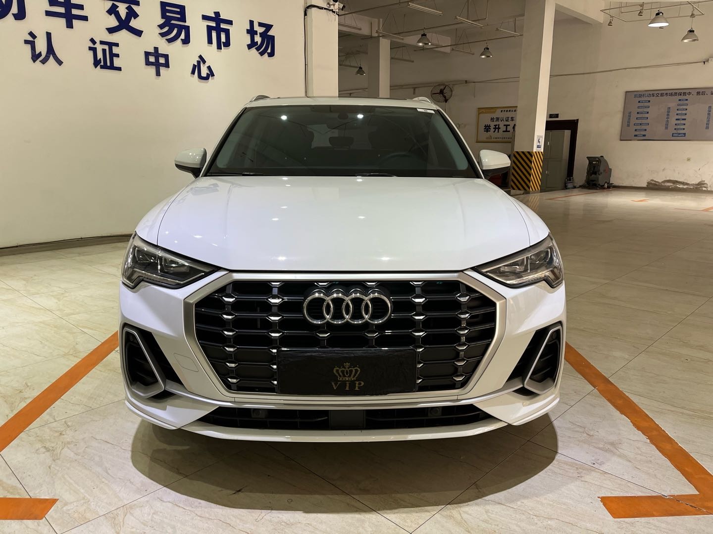 Audi Q3 2023 car image #4