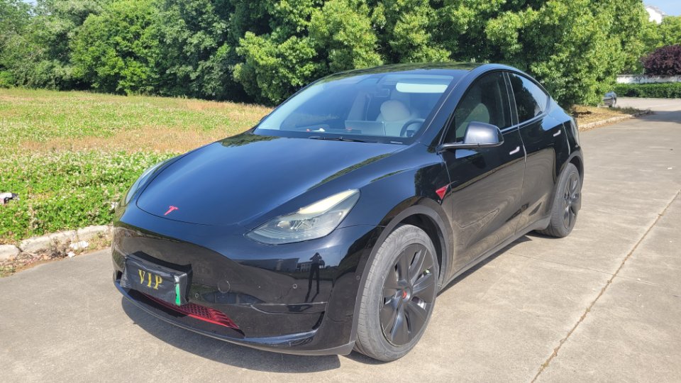 Tesla Model Y 2022 car image #2