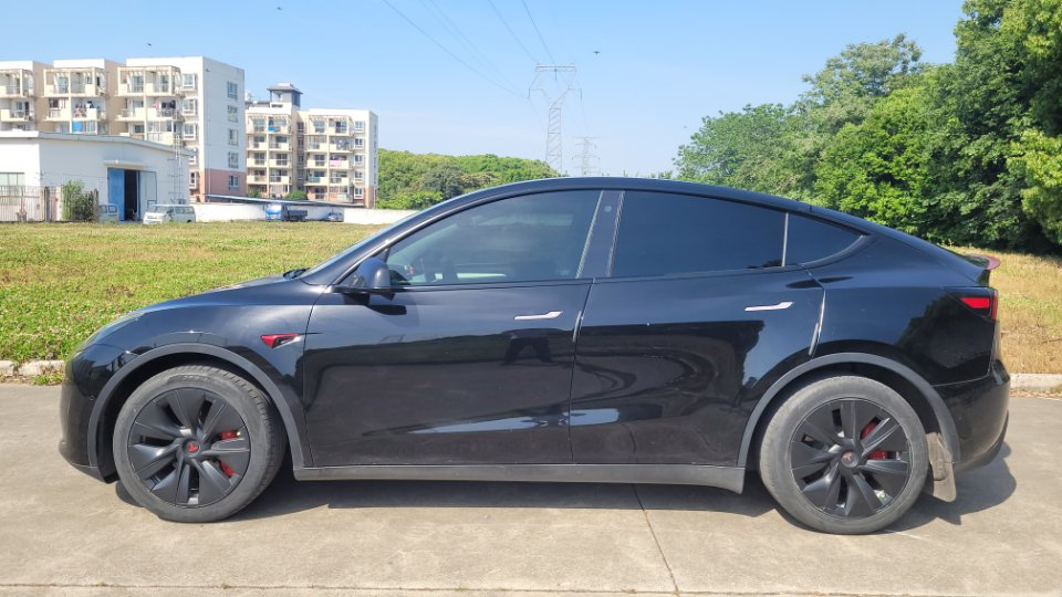 Tesla Model Y 2022 car image #26