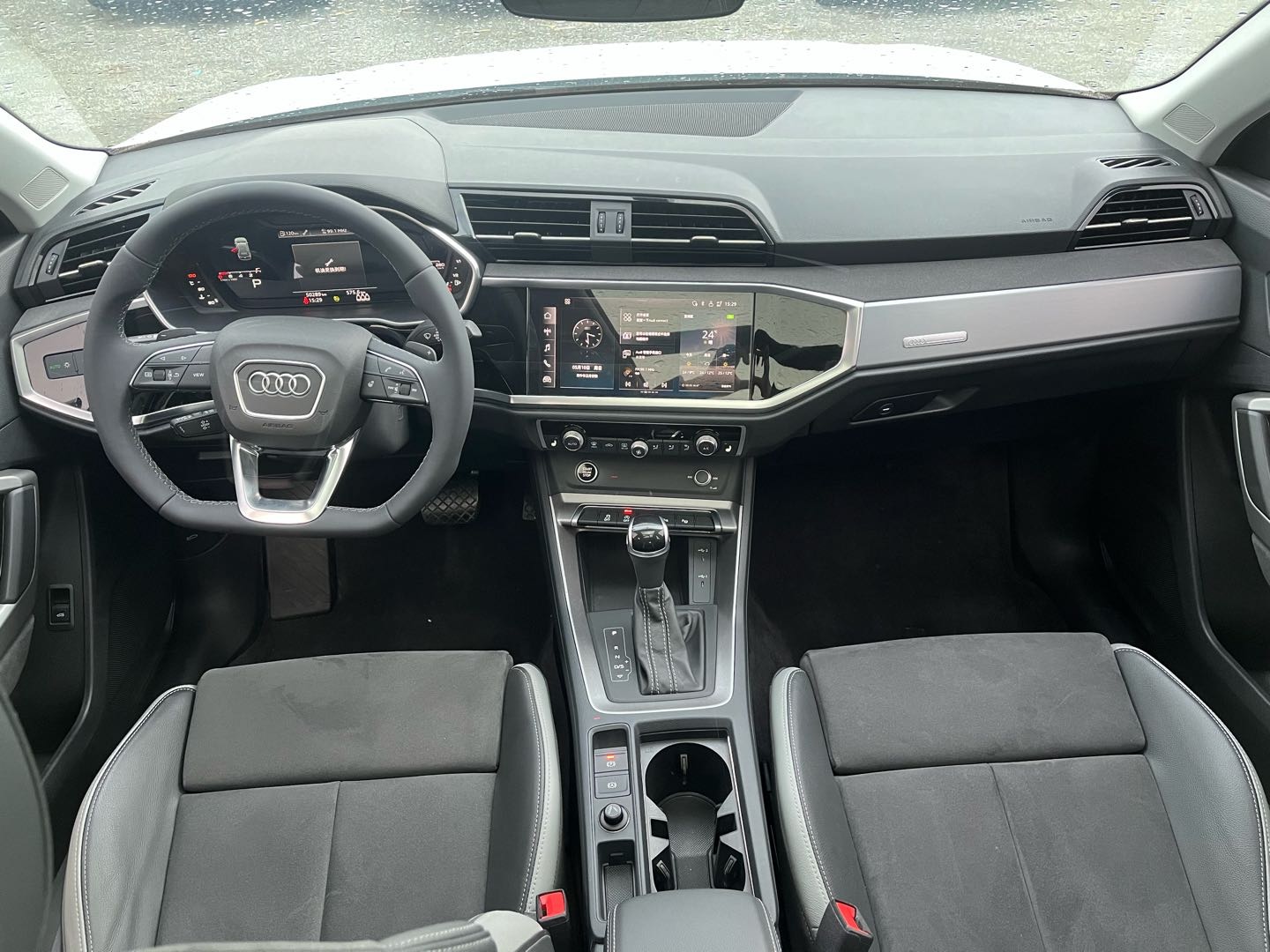 Audi Q3 2023 car image #19