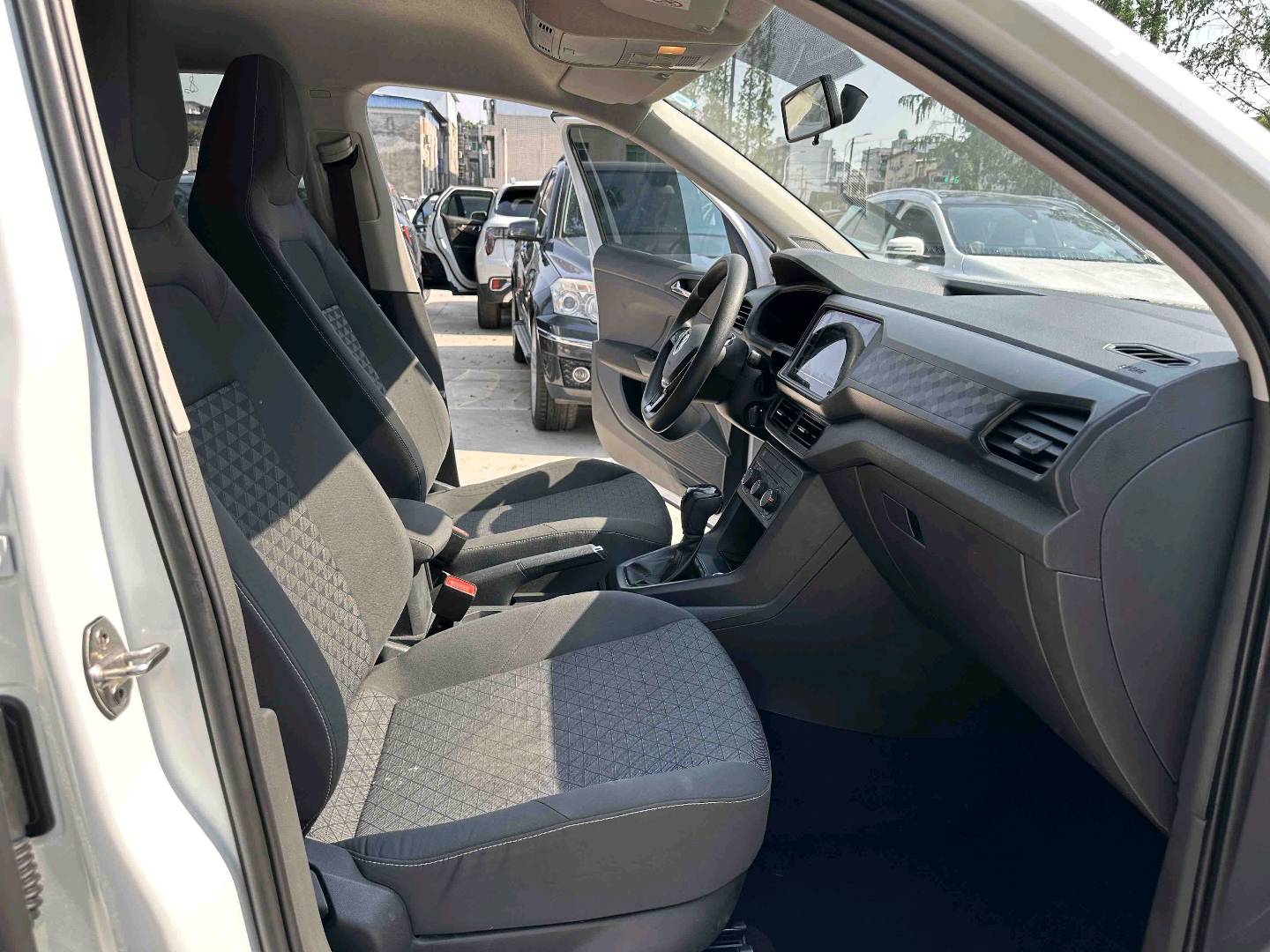 Volkswagen T-Cross 2023 #6 Volkswagen T-Cross 2023 car image #6