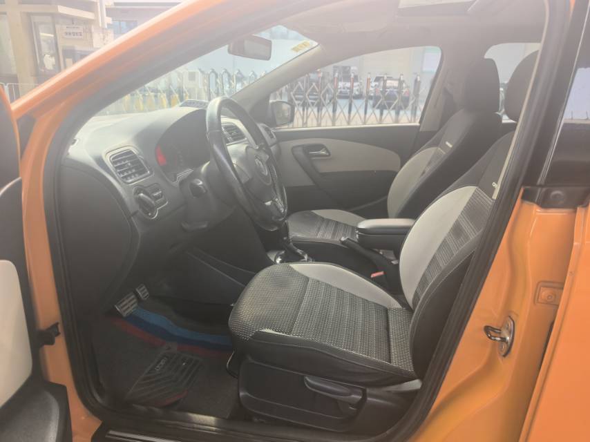 Volkswagen Polo 2013 car image #5