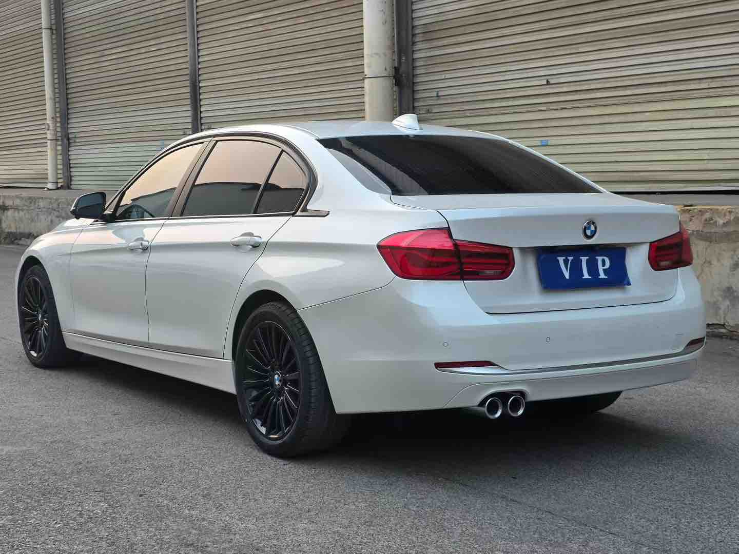 BMW 3 Series 2018 car image #10