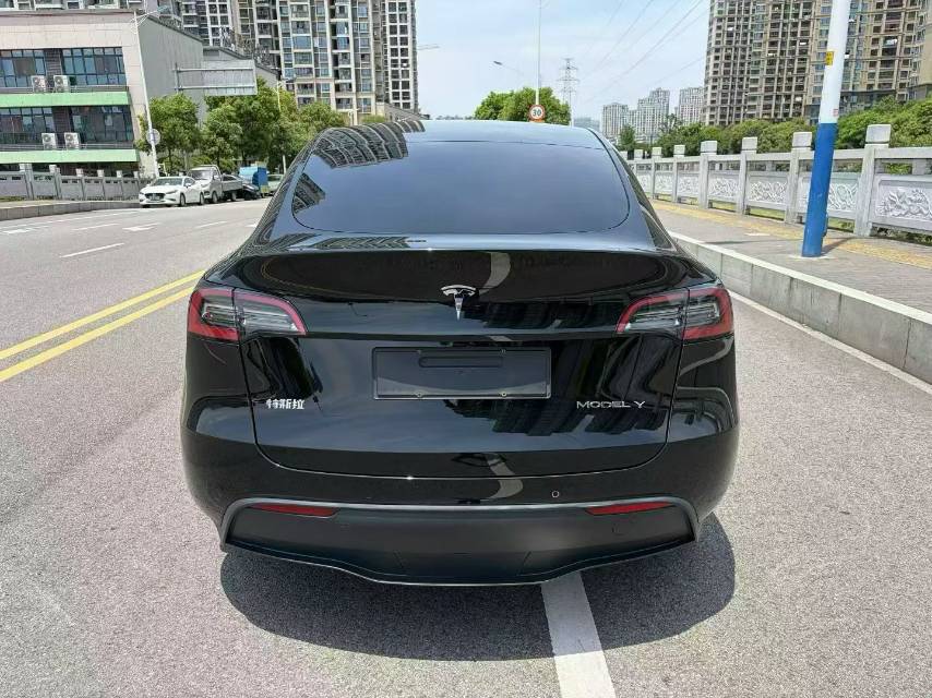 Tesla Model Y 2023 #11 Tesla Model Y 2023 car image #11