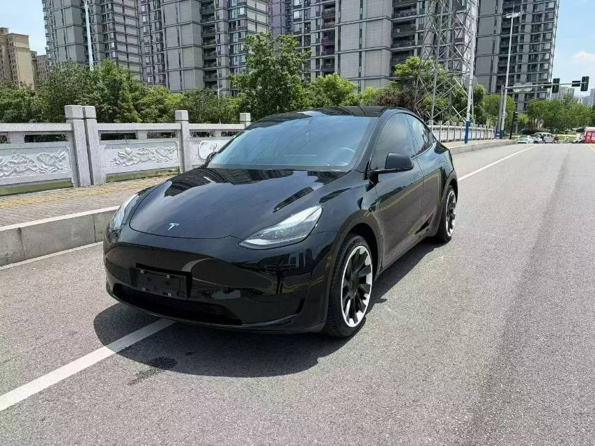 Tesla Model Y 2023 #2 Tesla Model Y 2023 car image #2