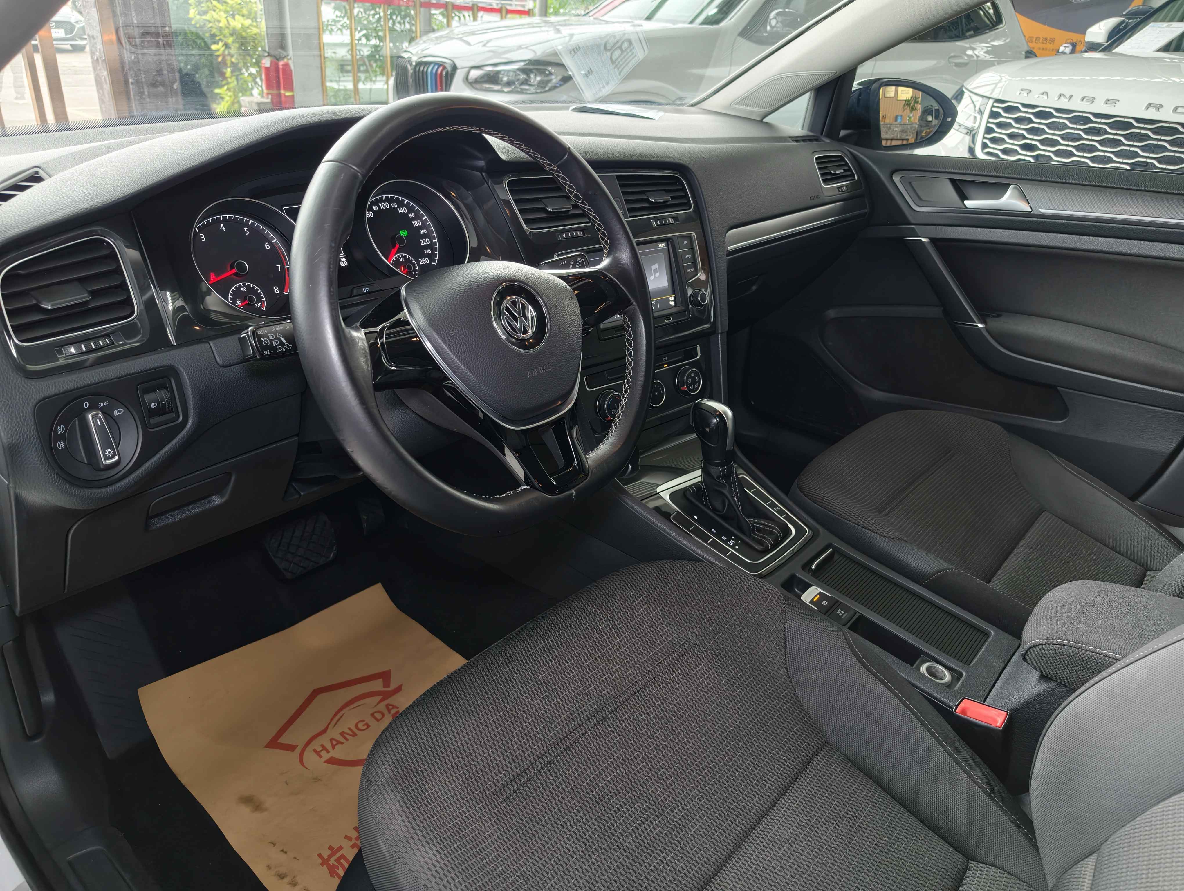 Volkswagen Golf 2017 car image #11