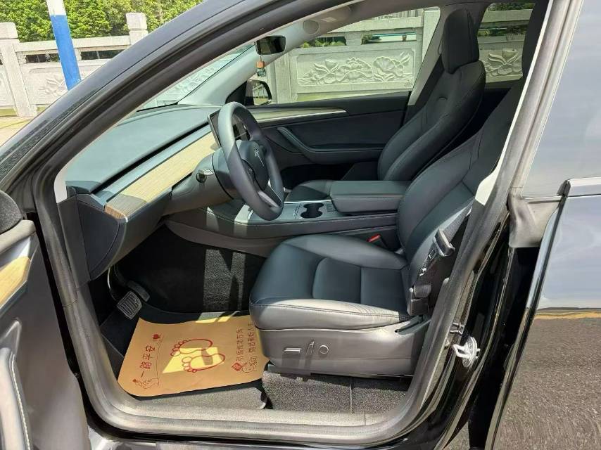 Tesla Model Y 2023 #6 Tesla Model Y 2023 car image #6