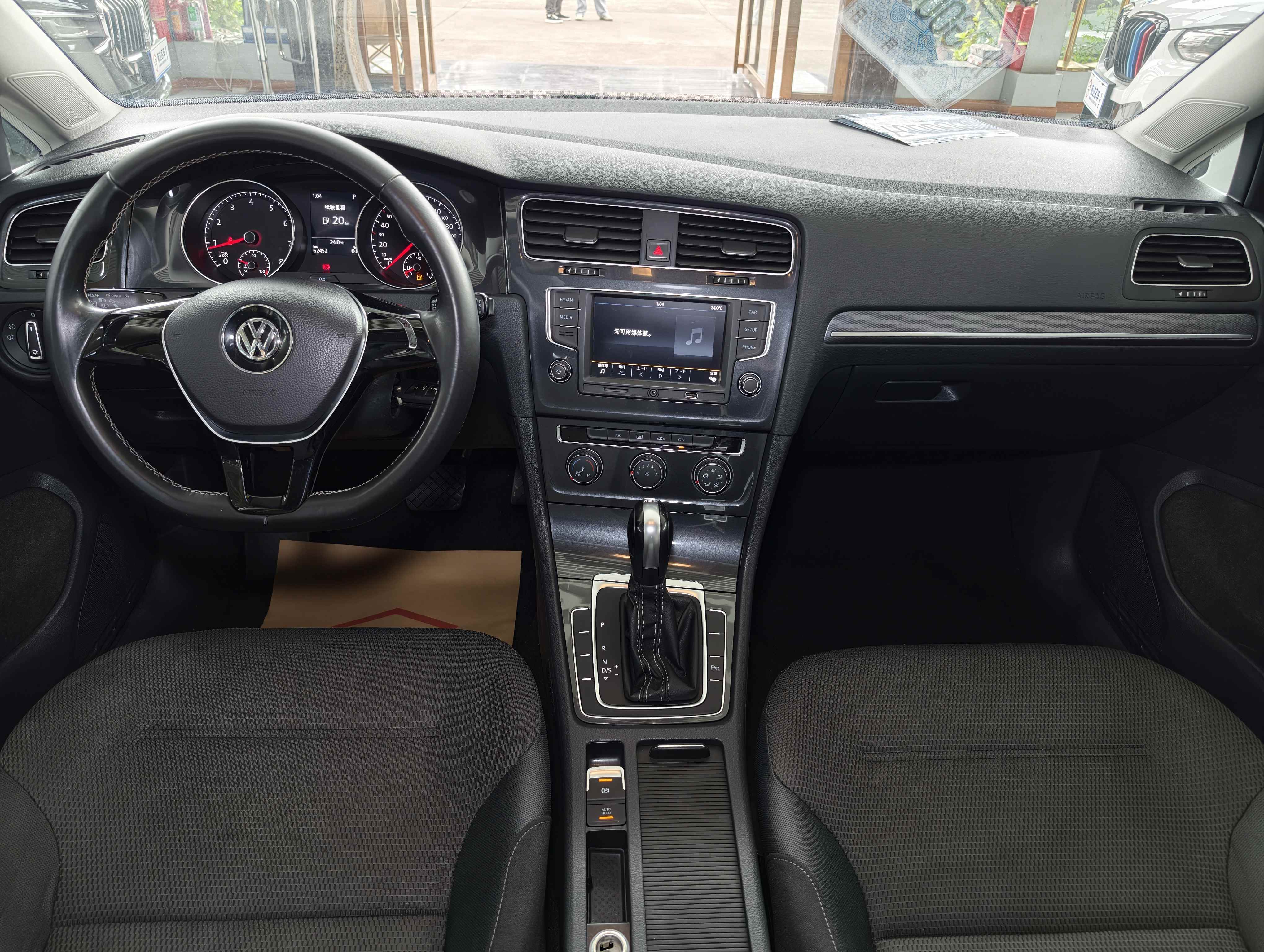 Volkswagen Golf 2017 car image #12