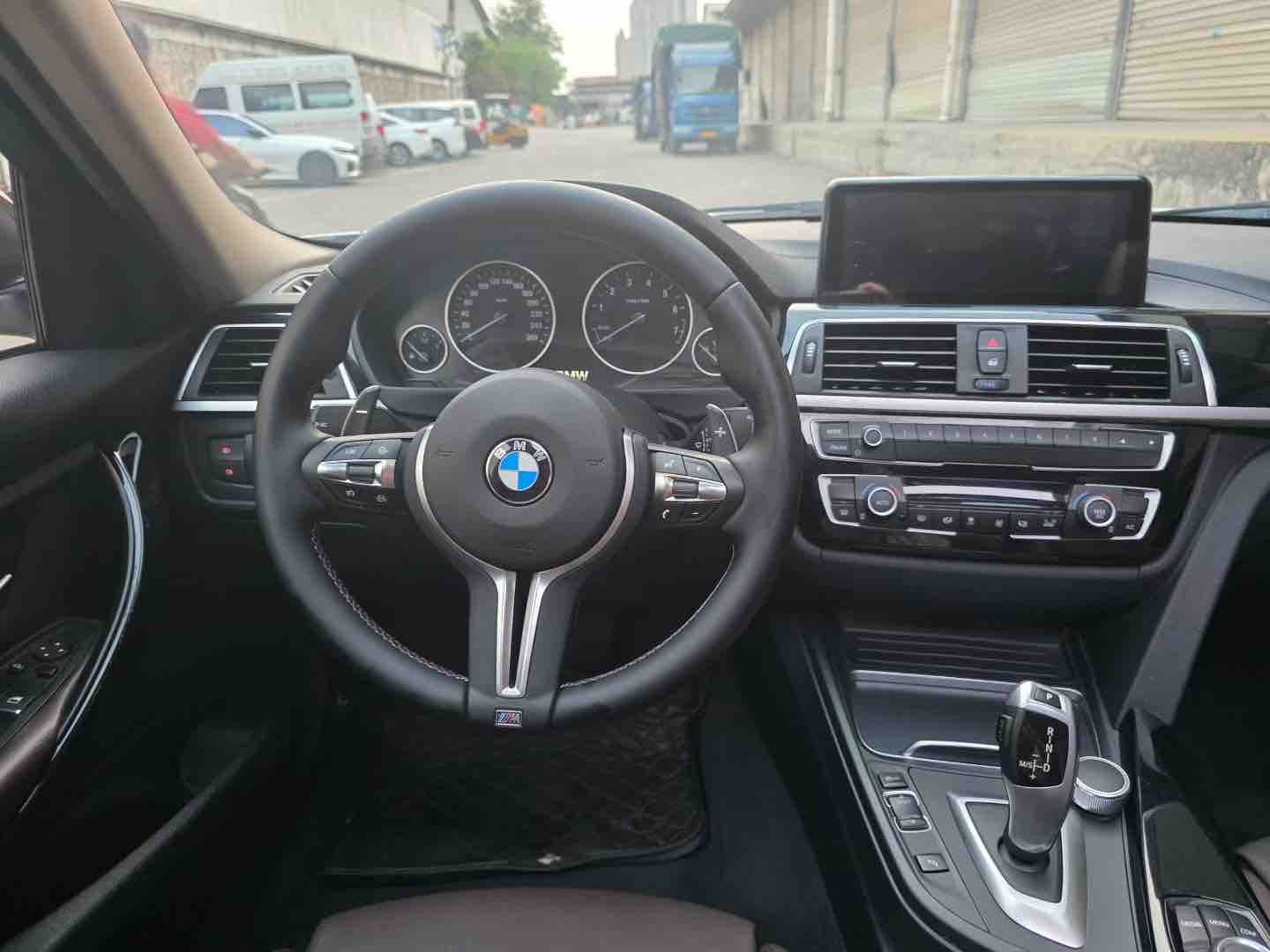 BMW 3 Series 2018 car image #6