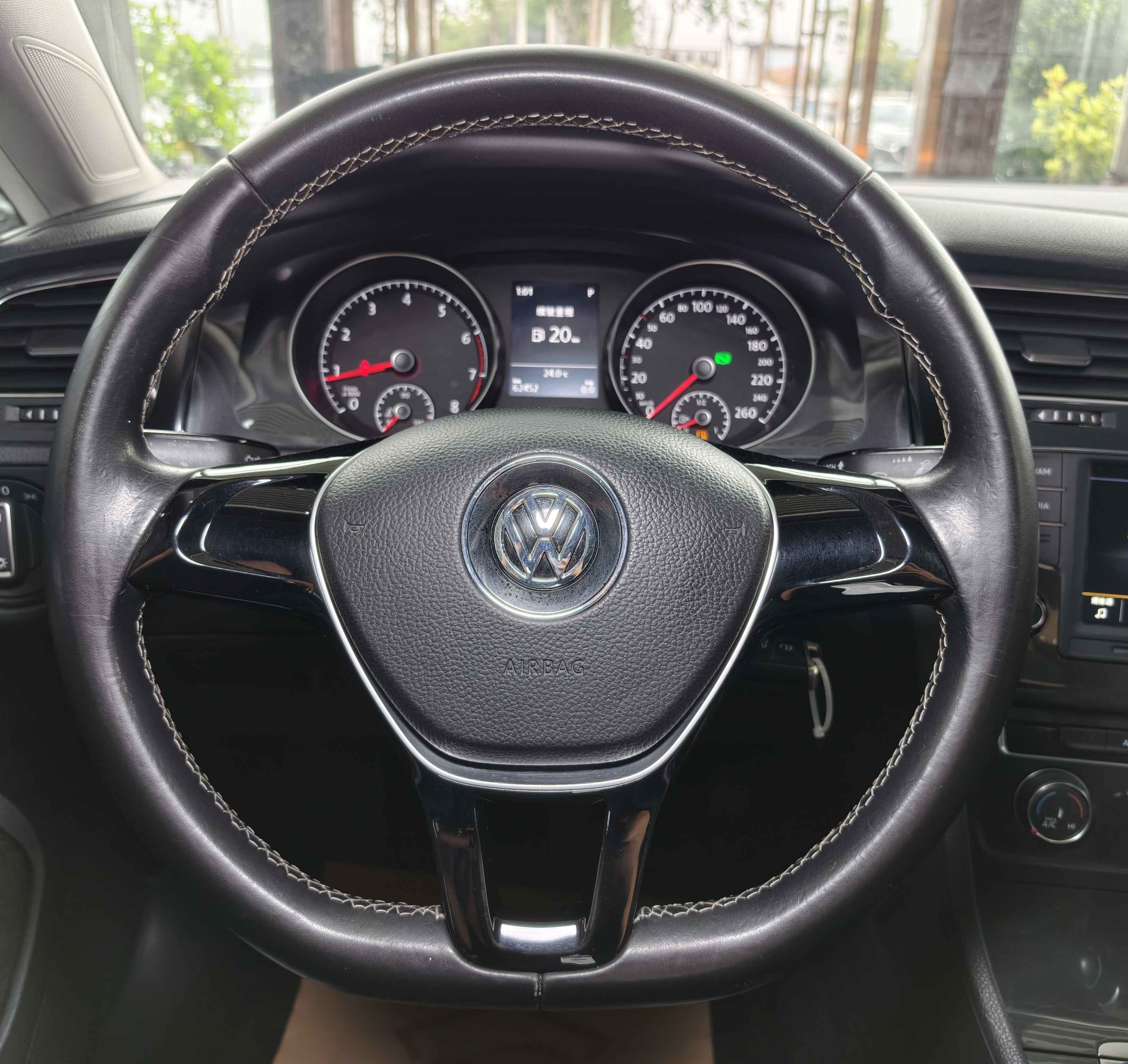 Volkswagen Golf 2017 car image #9