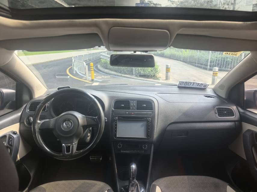 Volkswagen Polo 2013 car image #6