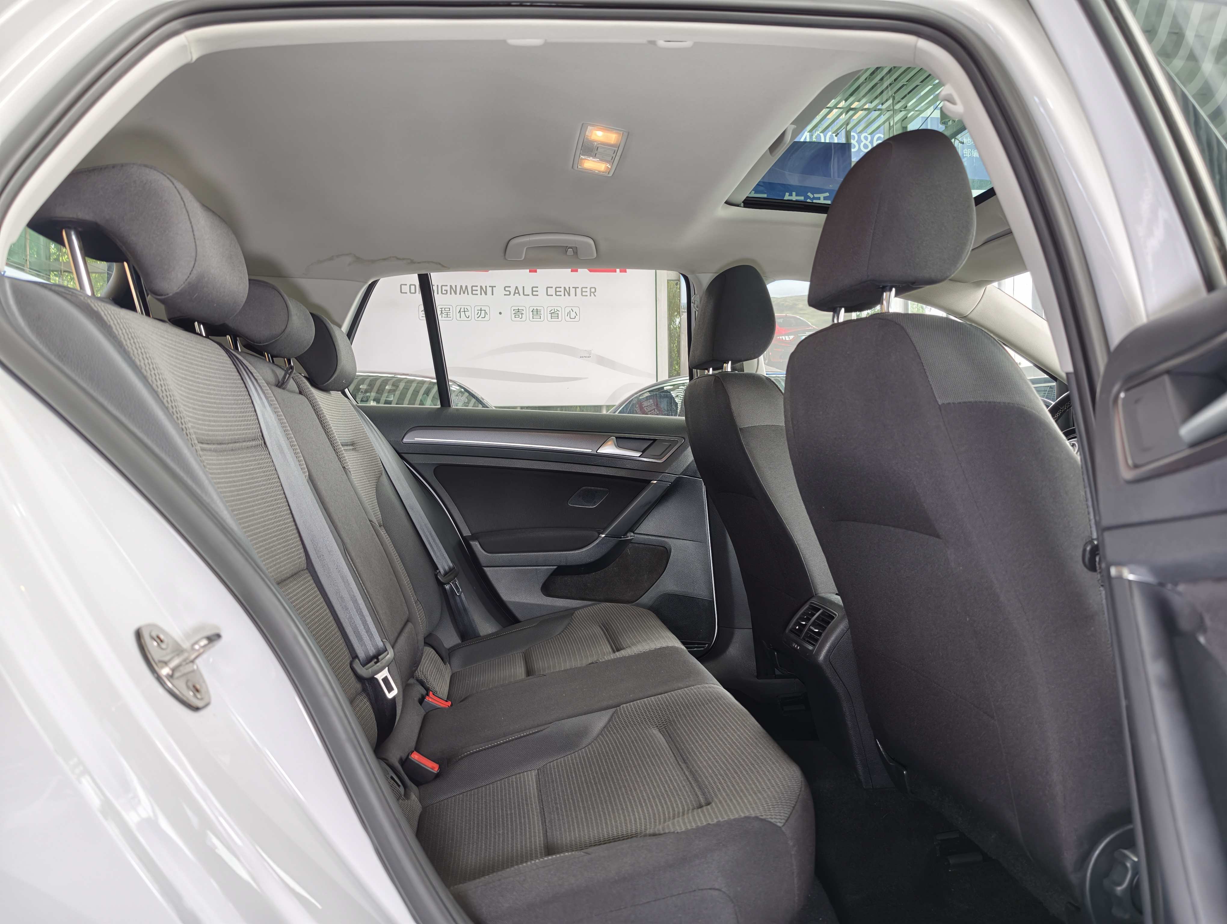 Volkswagen Golf 2017 car image #13