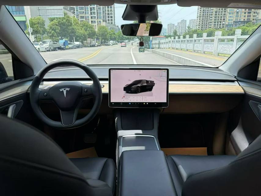 Tesla Model Y 2023 #7 Tesla Model Y 2023 car image #7