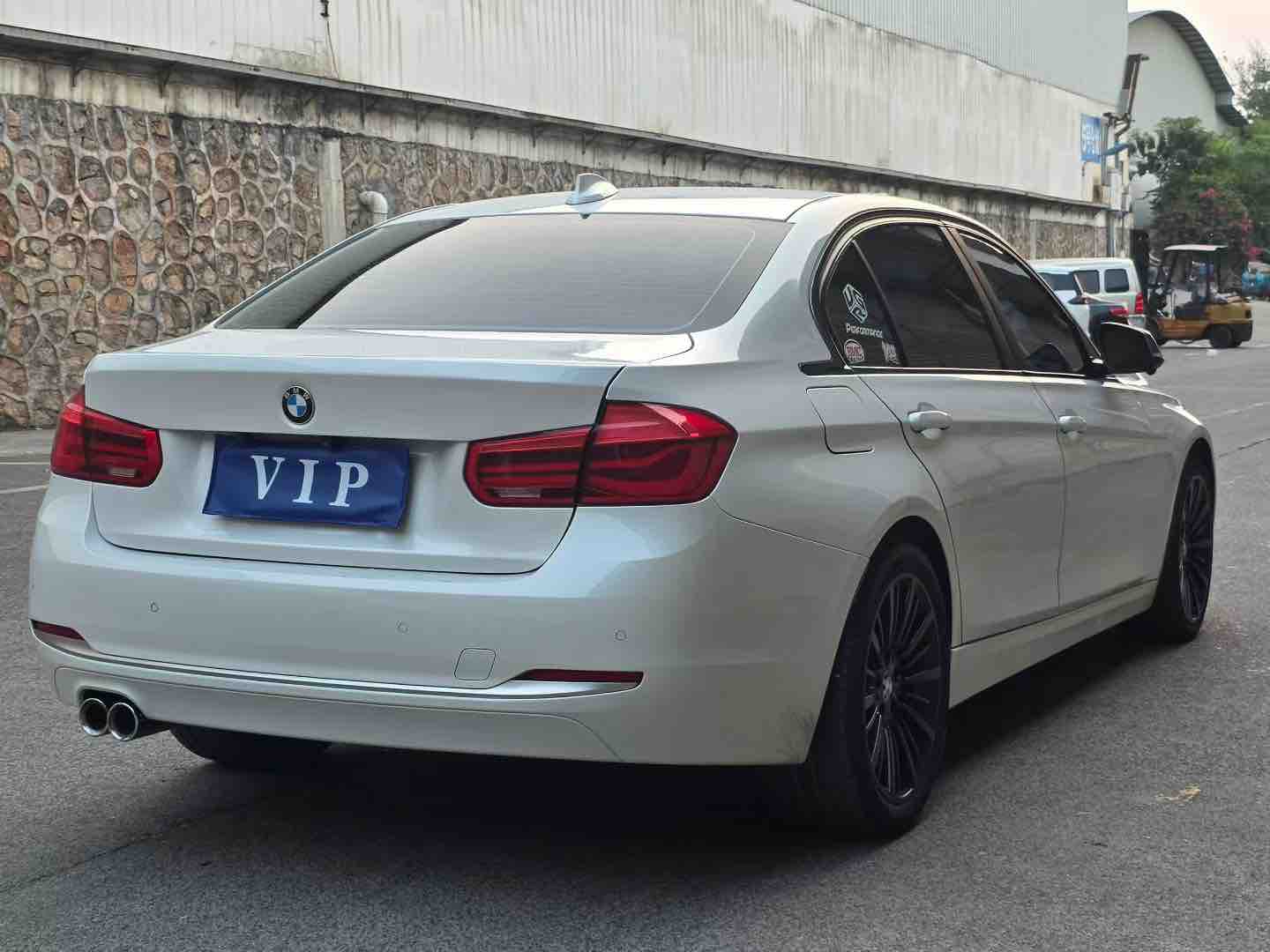 BMW 3 Series 2018 car image #9