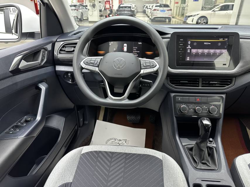 Volkswagen Tharu 2026 immagine di auto #7