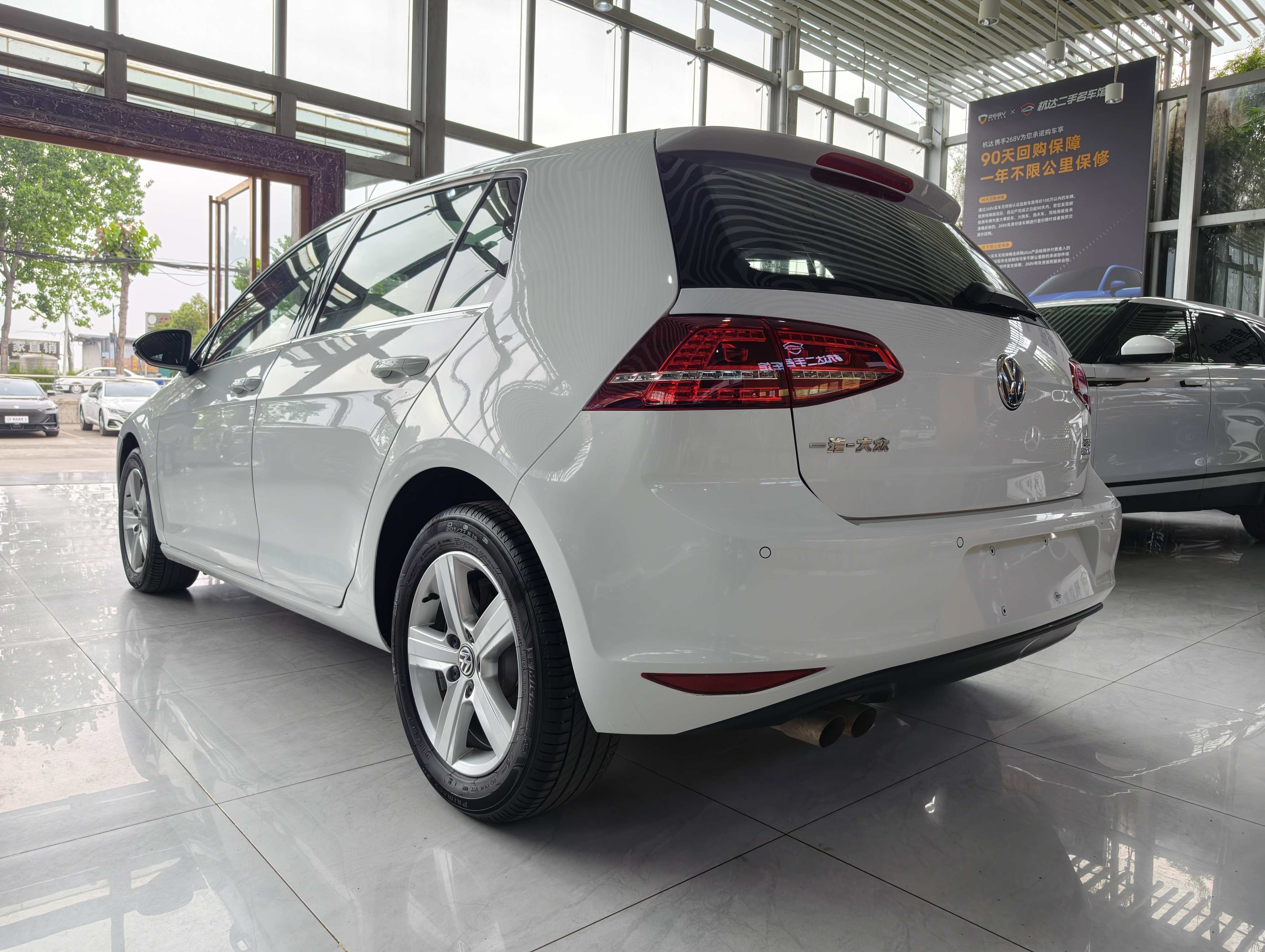Volkswagen Golf 2017 car image #8