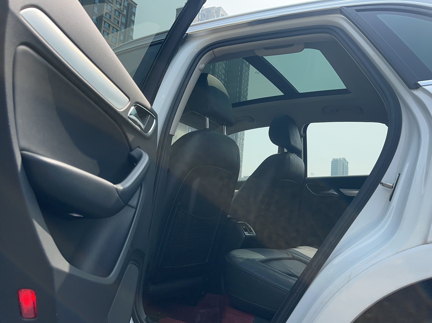 Audi Q3 2014 car image #11