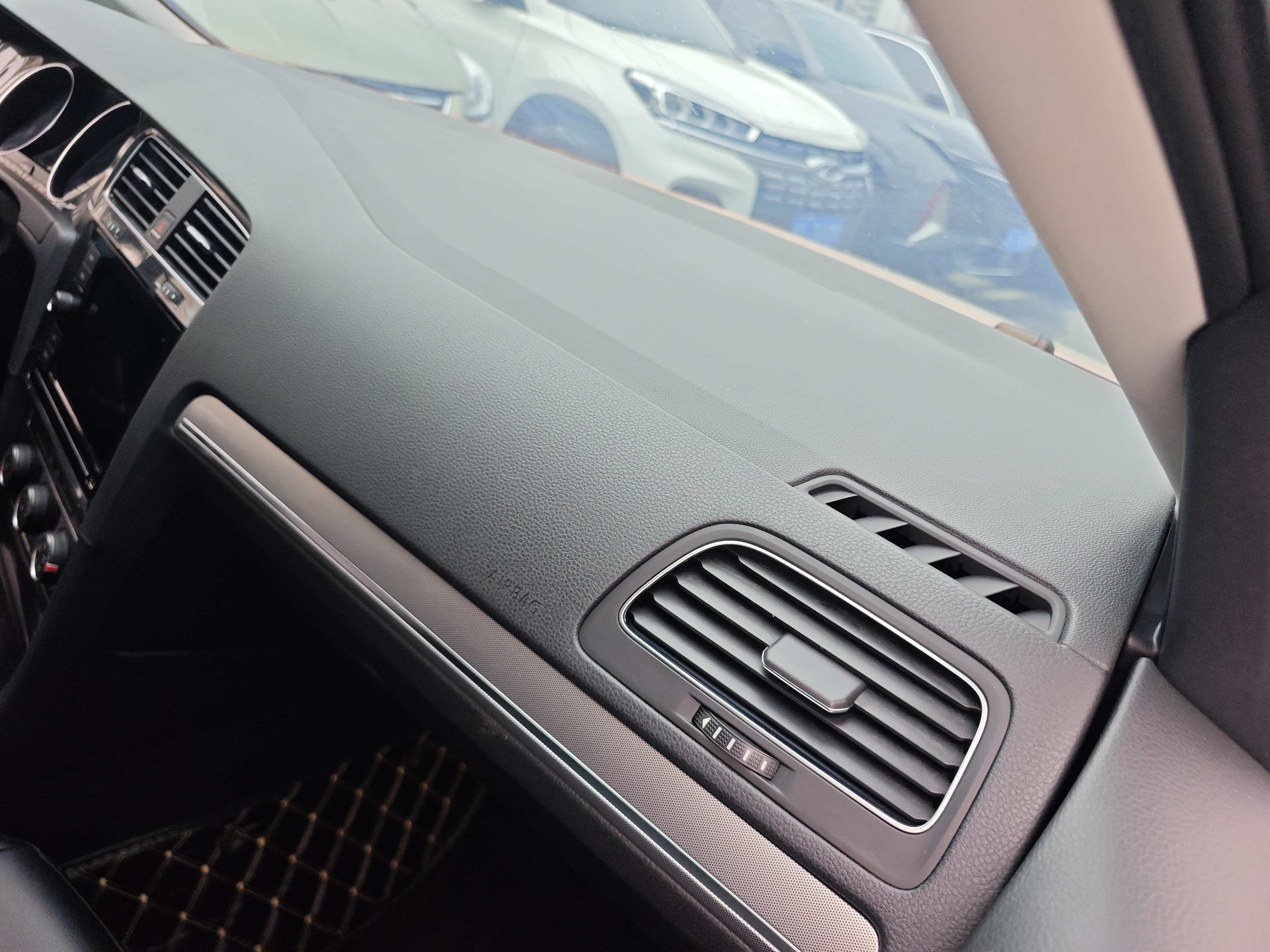 Volkswagen Golf 2019 car image #4