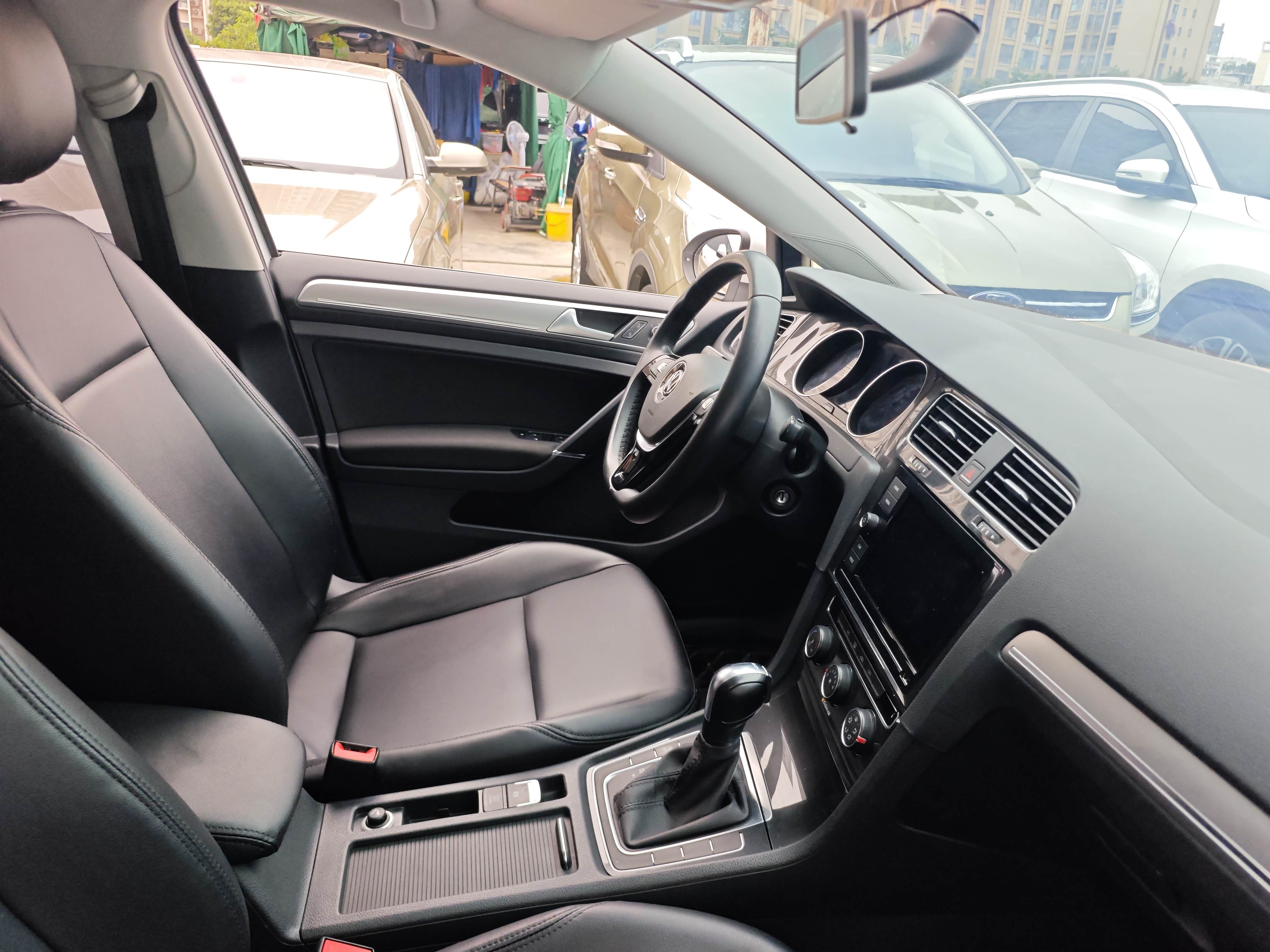 Volkswagen Golf 2019 car image #8
