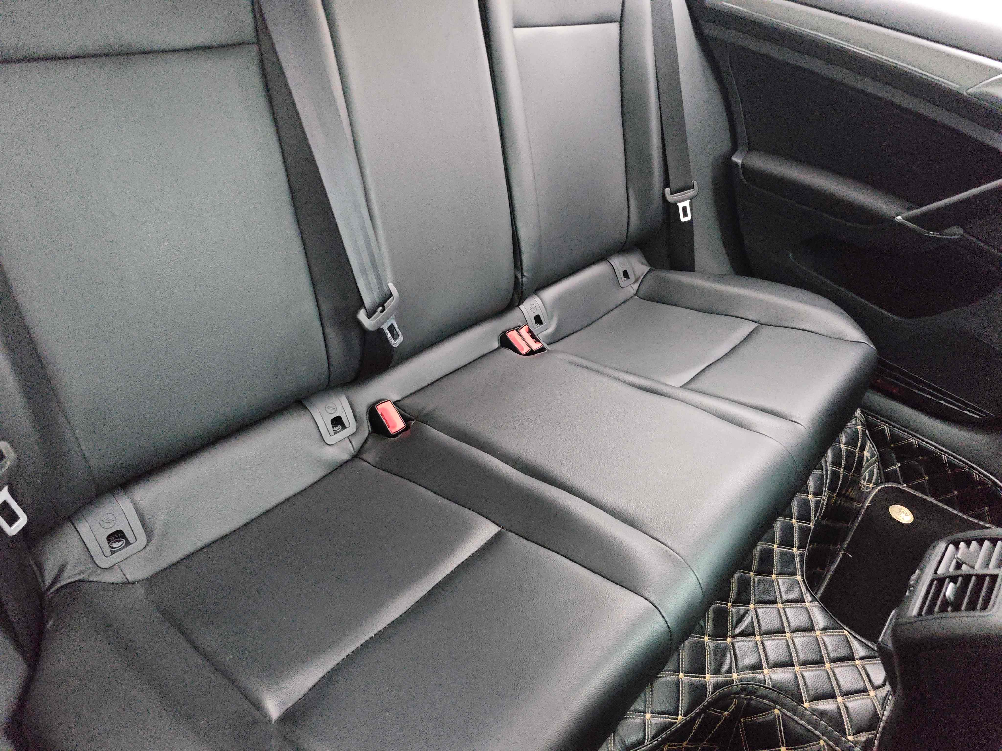 Volkswagen Golf 2019 car image #6