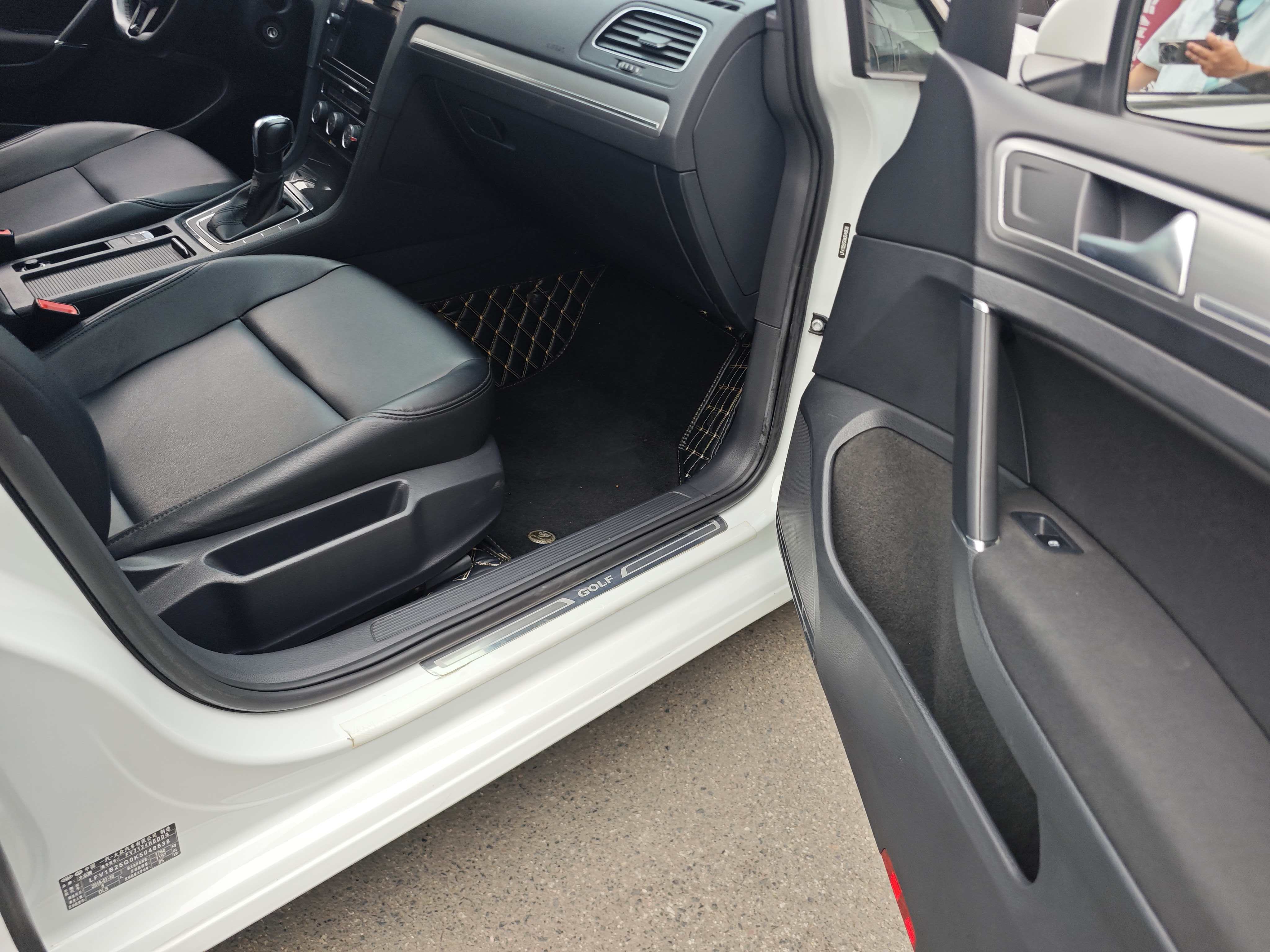 Volkswagen Golf 2019 car image #5