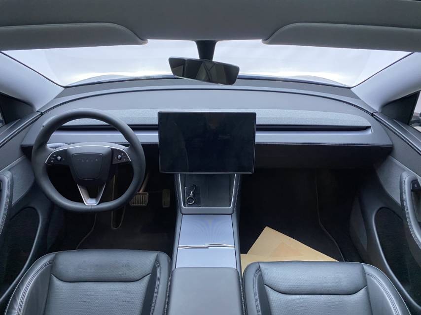Tesla Model Y 2025 #6 Tesla Model Y 2025 car image #6