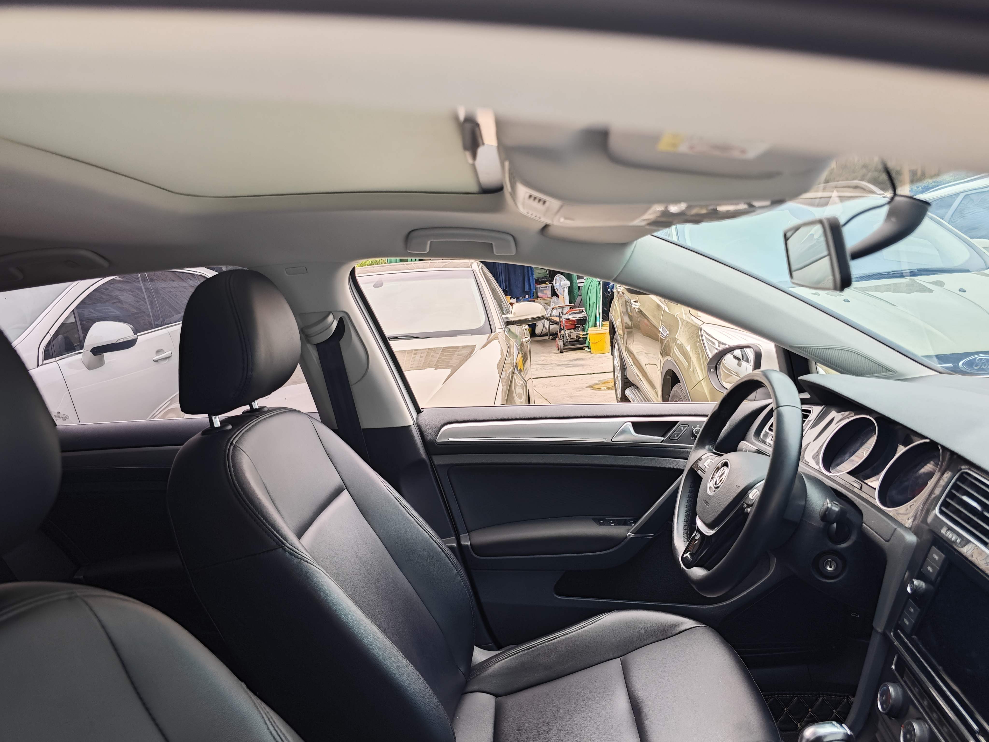 Volkswagen Golf 2019 car image #7