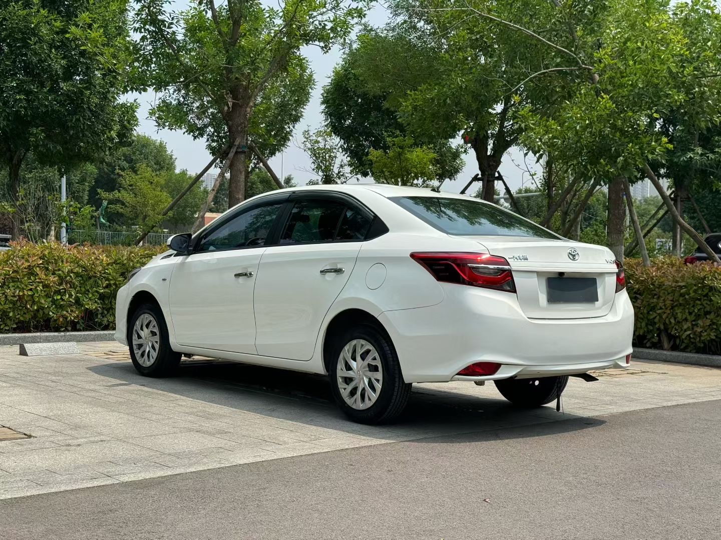 Toyota Vios 2023 изображение автомобиля #9