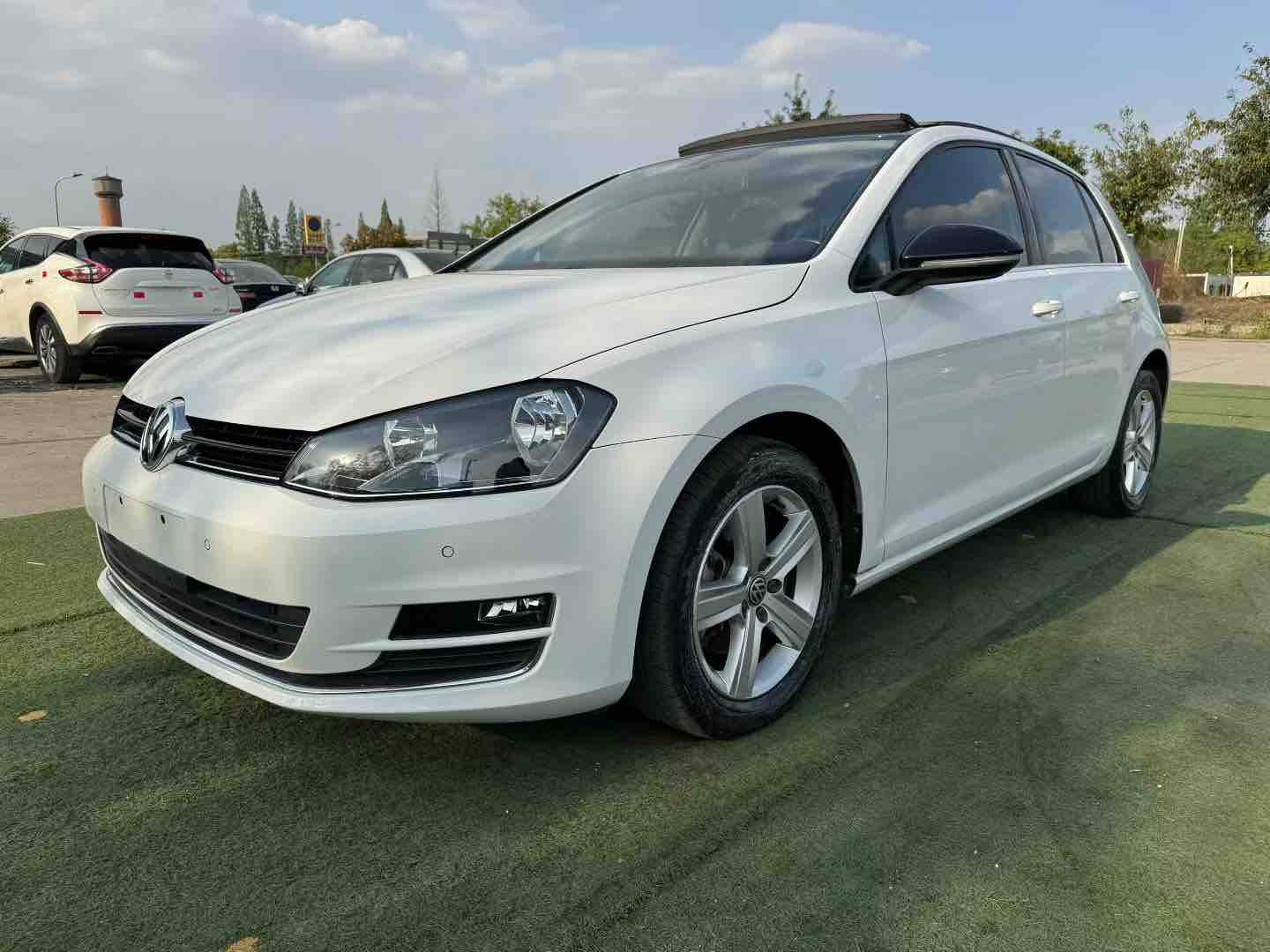 Volkswagen Golf 2017 car image #2