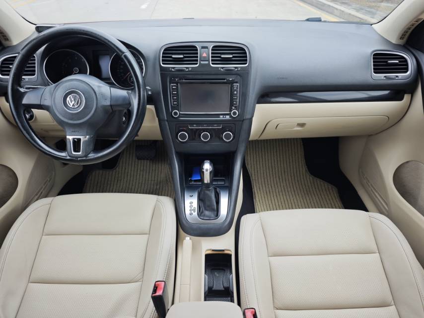 Volkswagen Golf 2012 car image #9